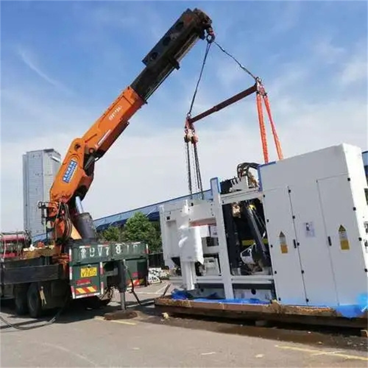 东西湖吊集装箱的吊车电话